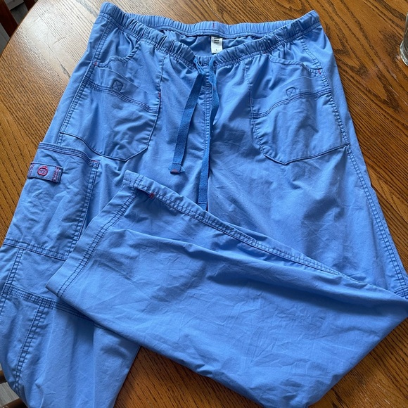 WonderWink scrub SET - Picture 2 of 2